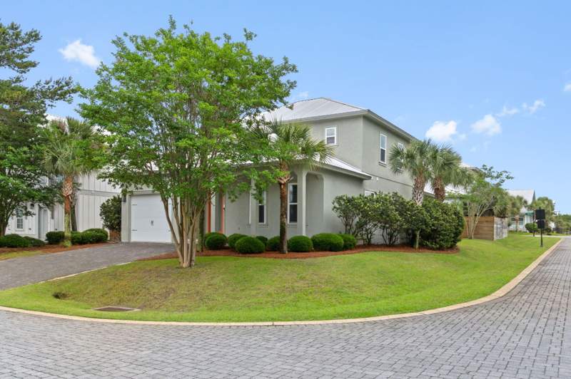 4 bedroom Detached Single Family at 14 Mobile Street, Frangista Beach 2nd Addn, Miramar Beach — photo 3