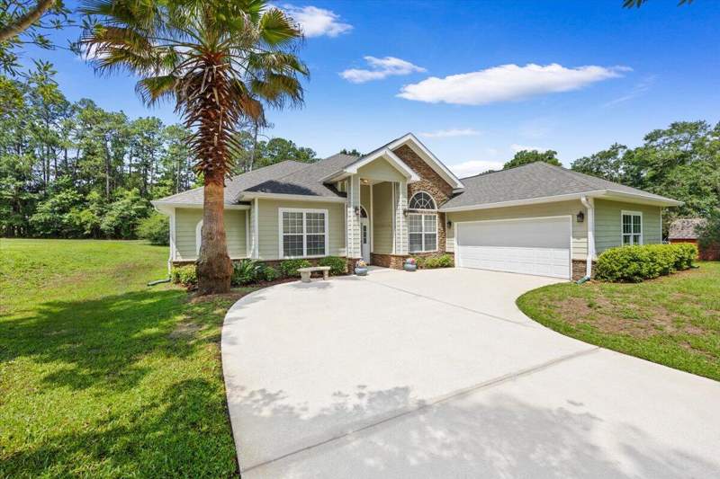 3 bedroom Detached Single Family at 103 Par Court, Country Club Estates 1 Of Crestview, Crestview — photo 4