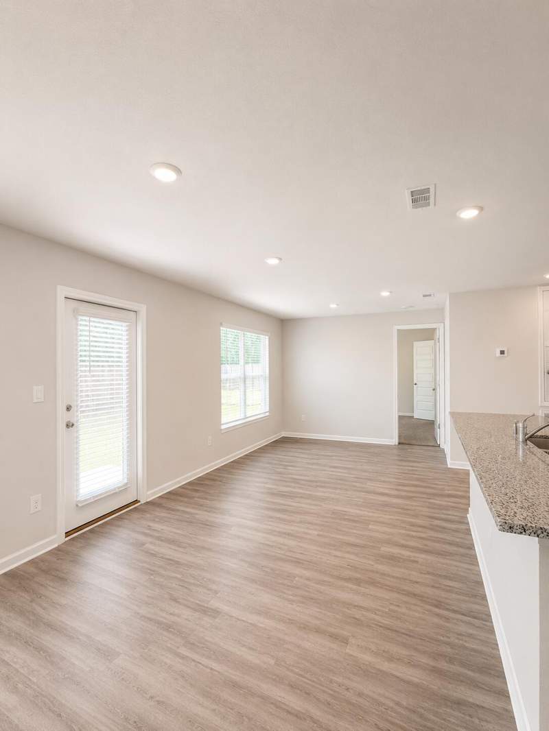 4 bedroom Detached Single Family at 3105 Tricia Circle, Royal Estates S/D, Crestview — photo 2