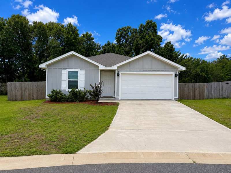 4 bedroom Detached Single Family at 3105 Tricia Circle, Royal Estates S/D, Crestview — photo 1