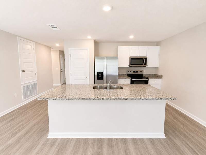 4 bedroom Detached Single Family at 3105 Tricia Circle, Royal Estates S/D, Crestview — photo 3