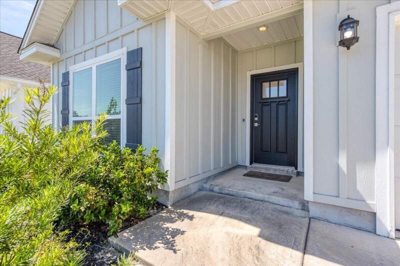 4 bedroom Detached Single Family at 210 Lyla Lane, Magnolia Creek Phase 1, Crestview — photo 4