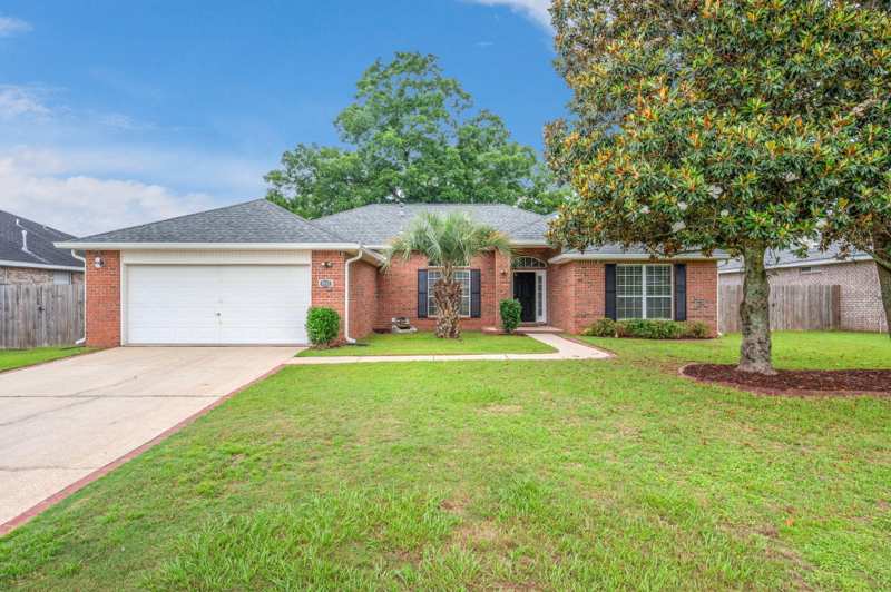 4 bedroom Detached Single Family at 5621 N Brook Drive, Brooke Estates Ph I, Crestview — photo 1