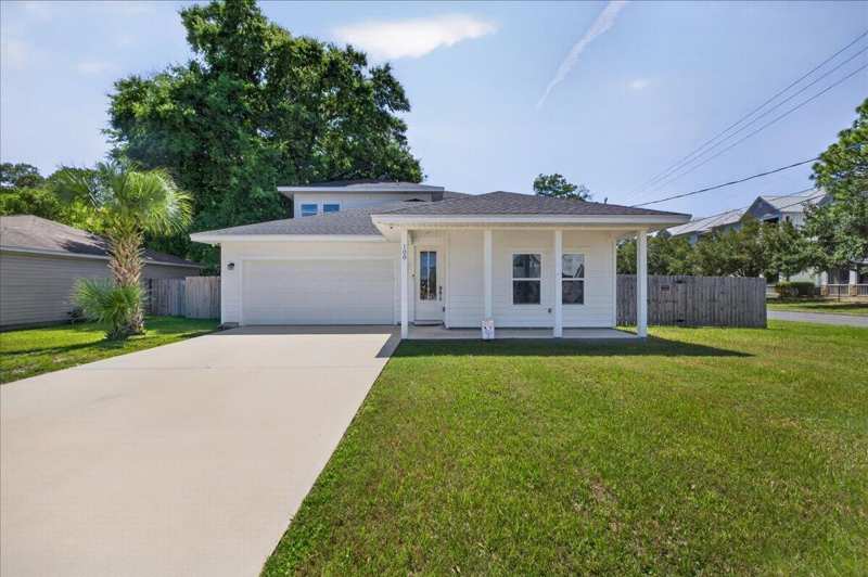 4 bedroom Detached Single Family at 100 SE Carson Drive, Brooks Addn To Fort Walton Beach, Fort Walton Beach — photo 1
