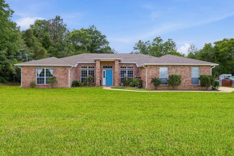 4 bedroom Detached Single Family at 6204 Flash Lane, Silver Springs Est, Crestview — photo 1