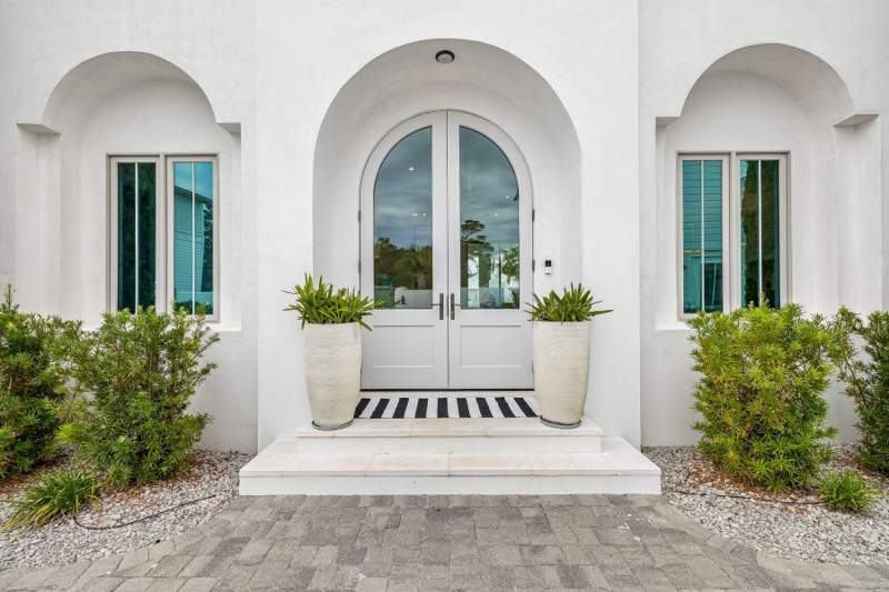 6 bedroom Detached Single Family at 133 Brenda Lane, Seascape S/D, Inlet Beach — photo 2