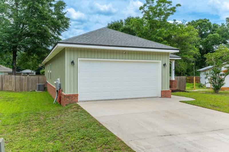 3 bedroom Detached Single Family at 3168 Maple Street, Garden City, Crestview — photo 2