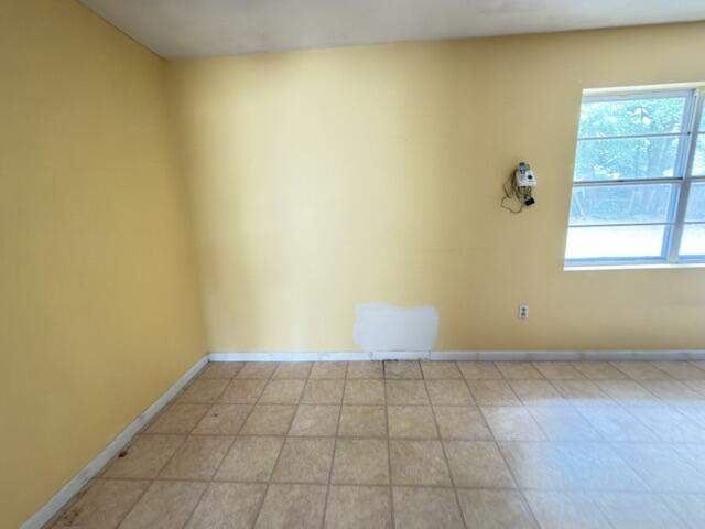 4 bedroom Detached Single Family at 516 Forrest Court, Crestview, Crestview — photo 5