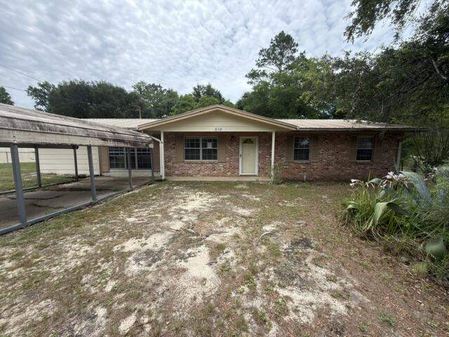 4 bedroom Detached Single Family at 516 Forrest Court, Crestview, Crestview — photo 1