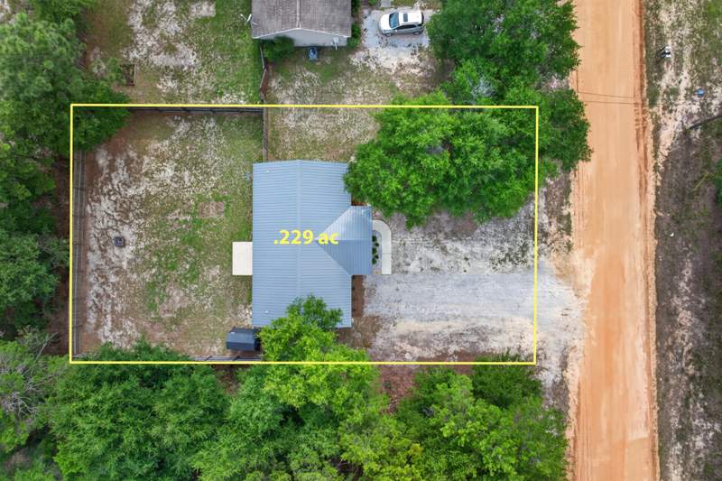 3 bedroom Detached Single Family at 226 E Cypress Avenue, Oakwood Hills Unit 1, DeFuniak Springs — photo 2