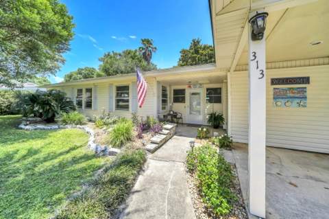 313 NE Gardner Drive, Fort Walton Beach FL - photo 10 of 65