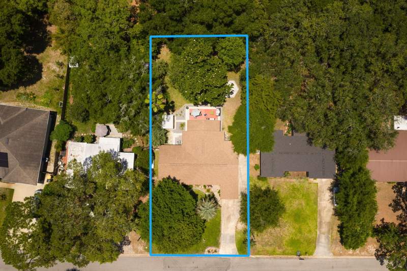 4 bedroom Detached Single Family at 313 NE Gardner Drive, Elliotts Point 4th Addn, Fort Walton Beach — photo 2