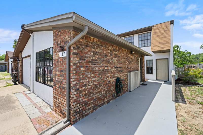 3 bedroom Townhouse at 137 5th Avenue, Port Dixie, Shalimar — photo 1