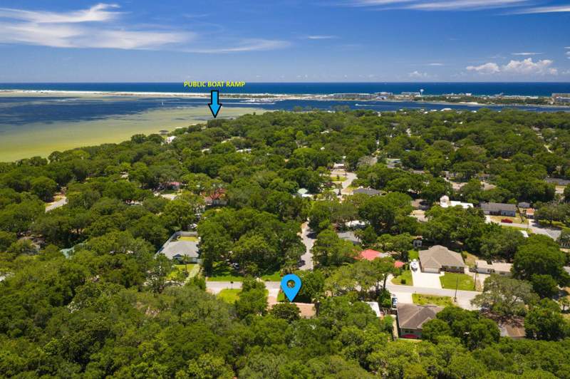 4 bedroom Detached Single Family at 313 NE Gardner Drive, Elliotts Point 4th Addn, Fort Walton Beach — photo 4