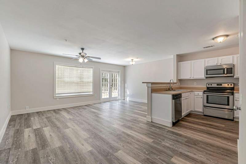 3 bedroom Townhouse at 105 Swaying Pine Court, Rolling Pines, Crestview — photo 2