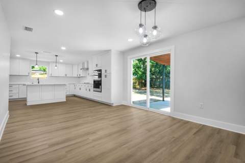 333 NW Hollywood Boulevard, Fort Walton Beach FL - photo 7 of 30