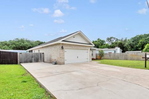 467 Sara Avenue, Mary Esther FL - photo 6 of 39