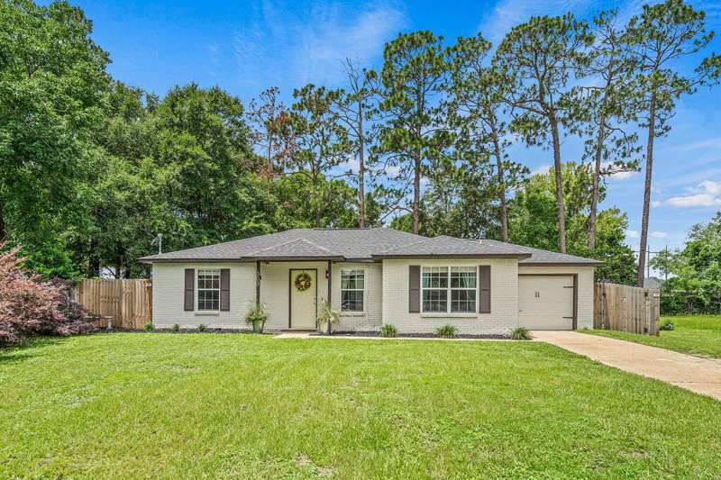 3 bedroom Detached Single Family at 303 Runnymeade Drive, South Pointe Estates, Crestview — photo 1