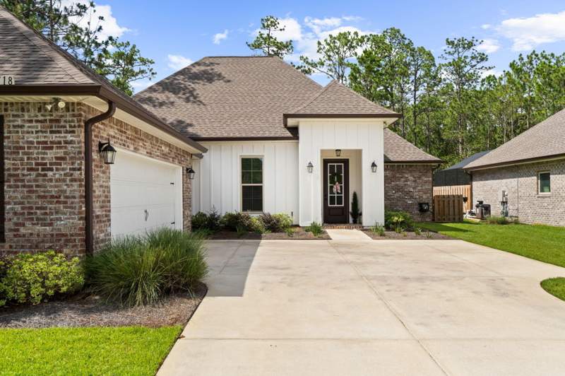 4 bedroom Detached Single Family at 518 E Tweet Street, Hammock Bay, Freeport — photo 2