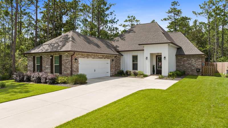 4 bedroom Detached Single Family at 518 E Tweet Street, Hammock Bay, Freeport — photo 1