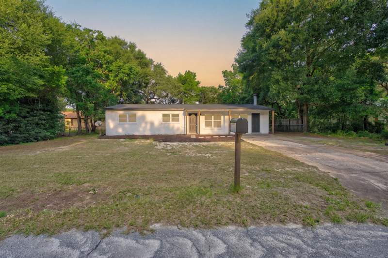 4 bedroom Detached Single Family at 402 Gerold Street, Racetrack Road Resub, Fort Walton Beach — photo 2