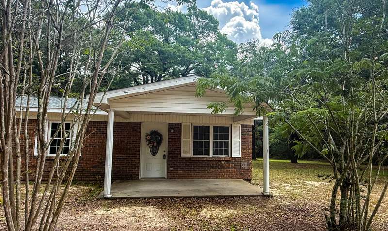 4 bedroom Detached Single Family at 5703 Old River Road, Baker, Baker — photo 4
