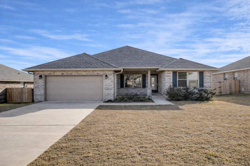 4 bedroom Detached Single Family at 5839 Crestlake Drive, Silvercrest S/D, Crestview — photo 2