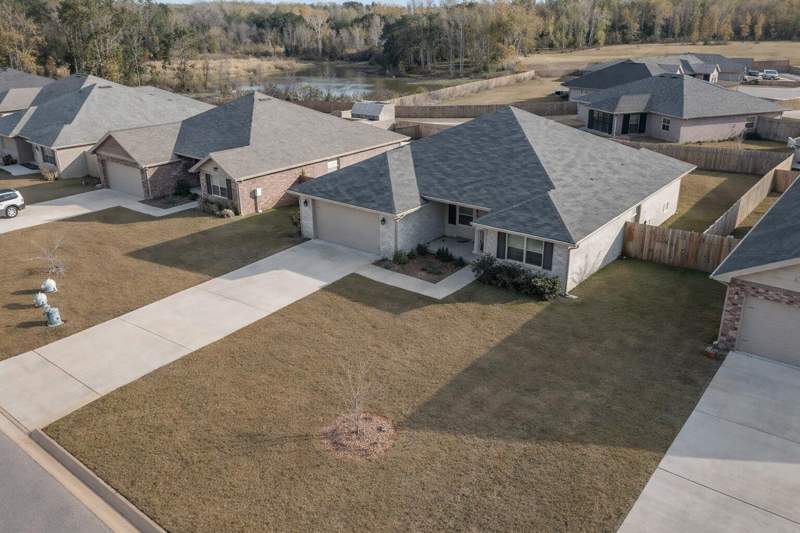 4 bedroom Detached Single Family at 5839 Crestlake Drive, Silvercrest S/D, Crestview — photo 5