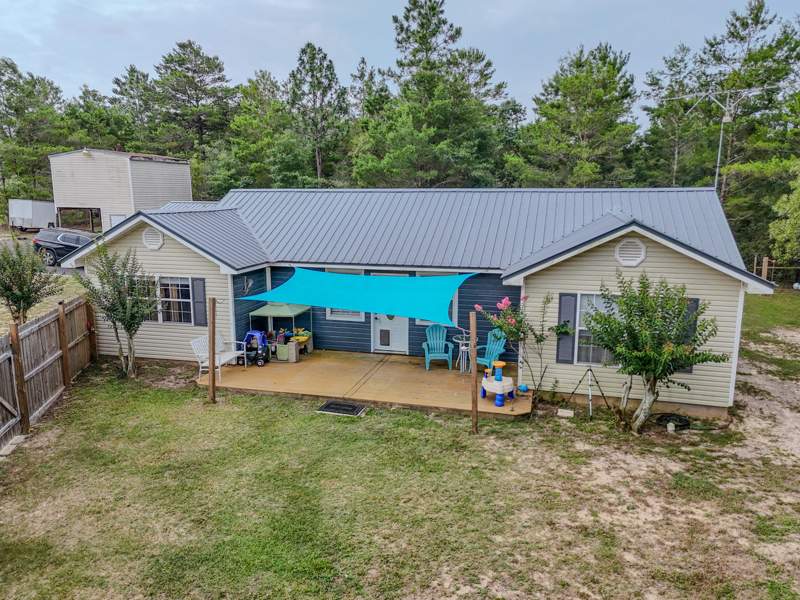 4 bedroom Detached Single Family at 899 Girl Scout Road, Oakwood Hills, DeFuniak Springs — photo 3