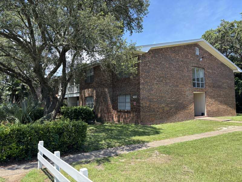 2 bedroom Condominium at 613 Colonial Drive #8, Fair Oaks Village Condo, Fort Walton Beach — photo 1