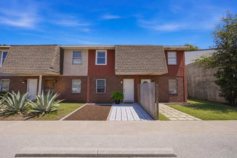 2 bedroom Townhouse at 145 4th Avenue #C2, Port Dixie, Shalimar — photo 1