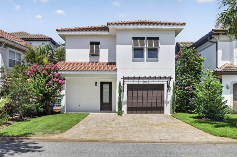 3 bedroom Detached Single Family at 233 Calusa Boulevard, Calusa Bay S/D, Destin — photo 1