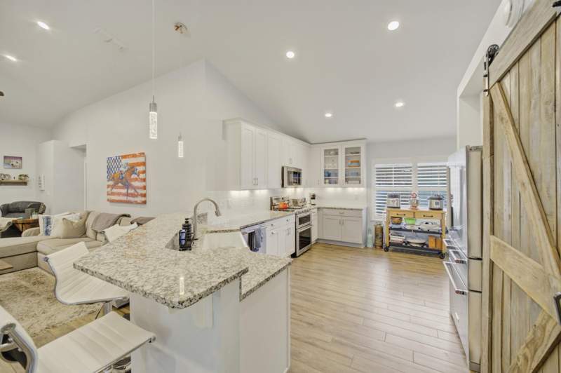 4 bedroom Detached Single Family at 423 Sandy Cay Drive, Paradise Retreat, Miramar Beach — photo 5