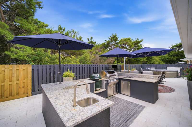 4 bedroom Detached Single Family at 423 Sandy Cay Drive, Paradise Retreat, Miramar Beach — photo 1