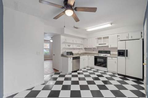 611 Center Street #Unit 10, Fort Walton Beach FL - photo 7 of 13