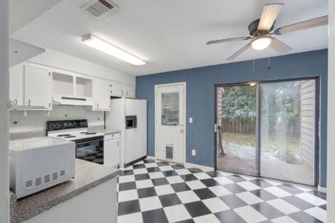 611 Center Street #Unit 10, Fort Walton Beach FL - photo 6 of 13
