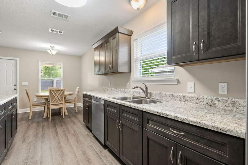 3 bedroom Detached Single Family at 3172 Main Street, Garden City, Crestview — photo 4