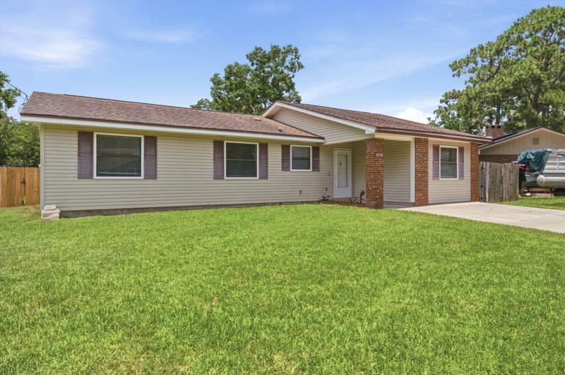 3 bedroom Detached Single Family at 1010 Aspen Court, Pine Meadows, Fort Walton Beach — photo 4