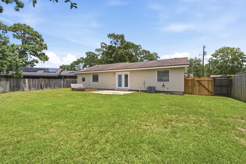 3 bedroom Detached Single Family at 1010 Aspen Court, Pine Meadows, Fort Walton Beach — photo 3