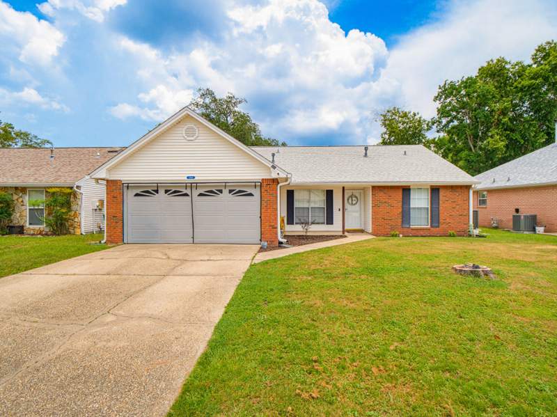 3 bedroom Detached Single Family at 1565 Meadowbrook Court, BLUE PINE VILLAGE PH 3, Niceville — photo 1