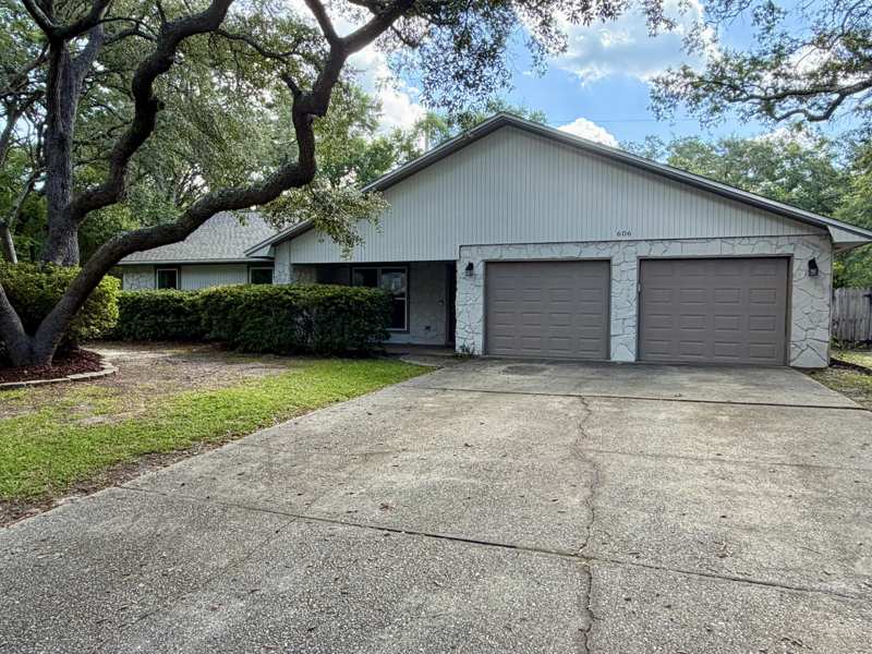 4 bedroom Detached Single Family at 606 E Greenwood Cove, Woodlands Ph 2, Niceville — photo 1