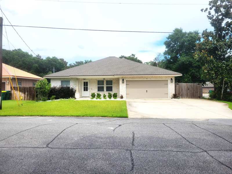 4 bedroom Detached Single Family at 101 Doodle Avenue, Harris S/D, Fort Walton Beach — photo 1