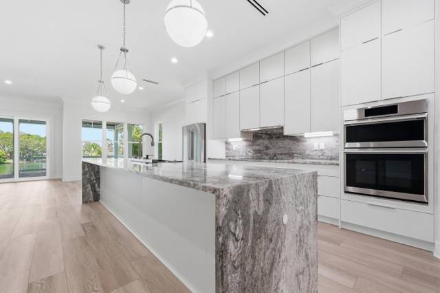 8 NE Yacht Club Drive, new construction home in Fort Walton Beach