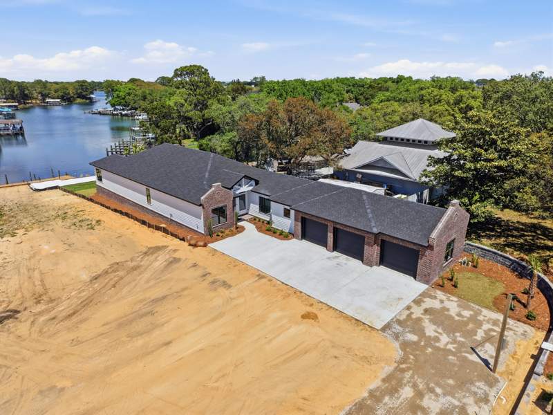 4 bedroom Detached Single Family at 8 NE Yacht Club Drive, Yacht Club Cove, Fort Walton Beach — photo 3
