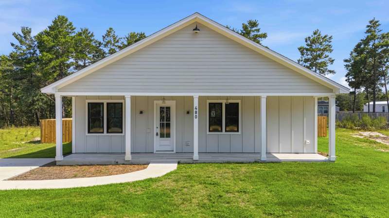 4 bedroom Detached Single Family at 480 Arbour Street, DeFuniak Springs, DeFuniak Springs — photo 2