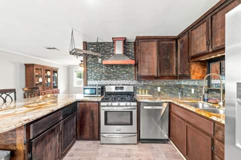 102 NW Robinwood Drive, Fort Walton Beach FL - photo 17 of 30