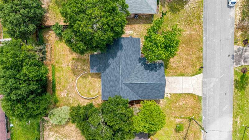 4 bedroom Detached Single Family at 382 Riverchase Boulevard, Riverchase S/D Ph 2, Crestview — photo 3