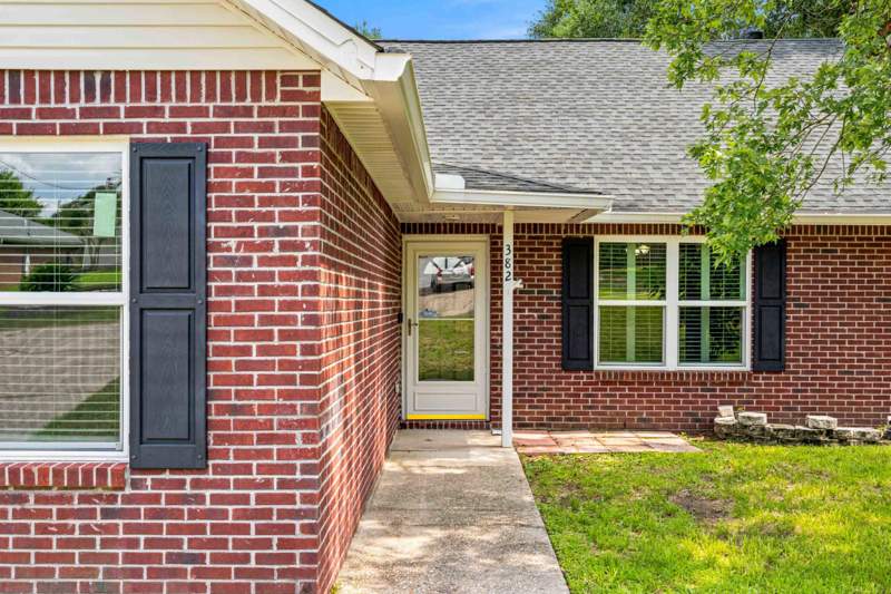 4 bedroom Detached Single Family at 382 Riverchase Boulevard, Riverchase S/D Ph 2, Crestview — photo 4