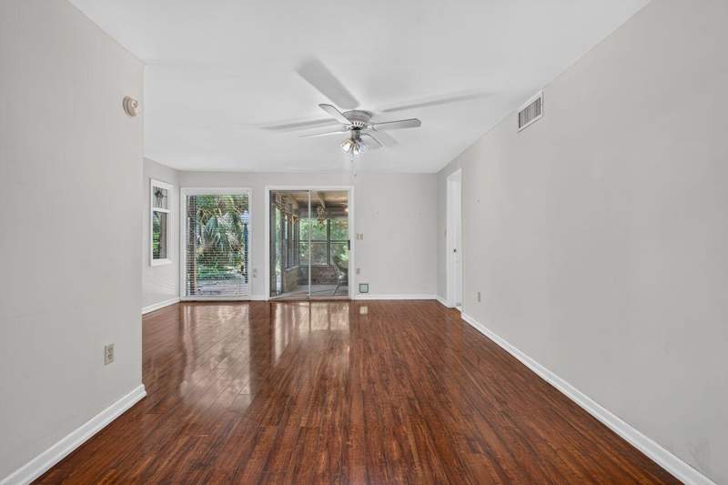 3 bedroom Detached Single Family at 284 NE Beachview Drive, Garnier's Beach, Fort Walton Beach — photo 5