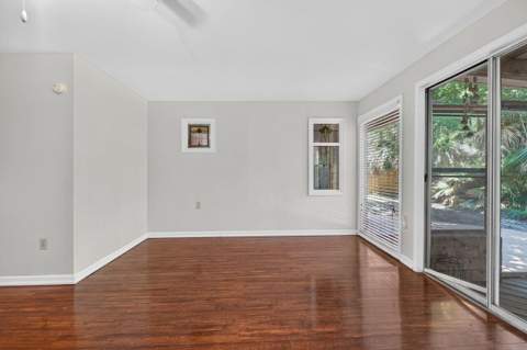 284 NE Beachview Drive, Fort Walton Beach FL - photo 8 of 30